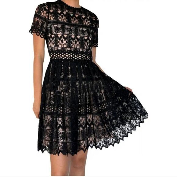 Alexis  - Picture 2 of 8